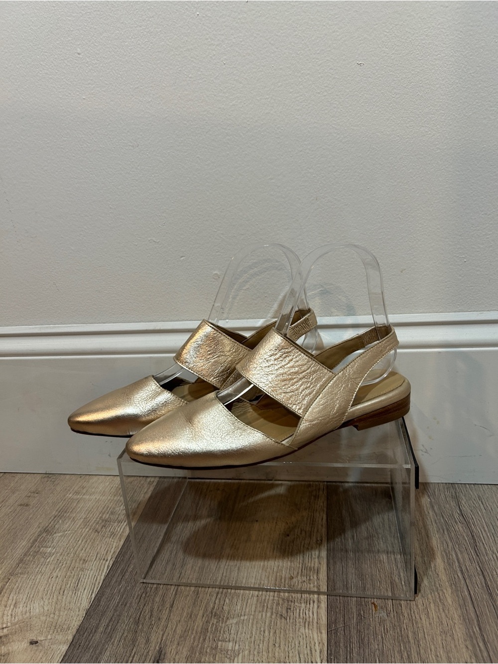 Poppy Barley Gold Metallic Pointed Toe Slingback Flats Size 6 - Picture 2 of 7